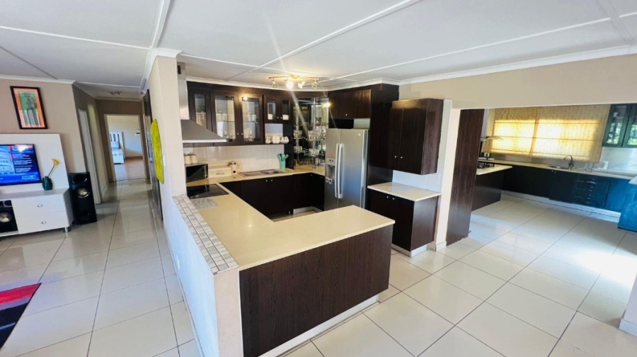 5 Bedroom Property for Sale in Gonubie Eastern Cape